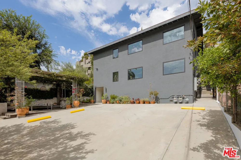 1851 Lobdell Place Los Angeles, CA 90026