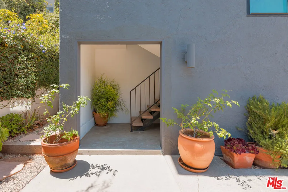 1851 Lobdell Place Los Angeles, CA 90026