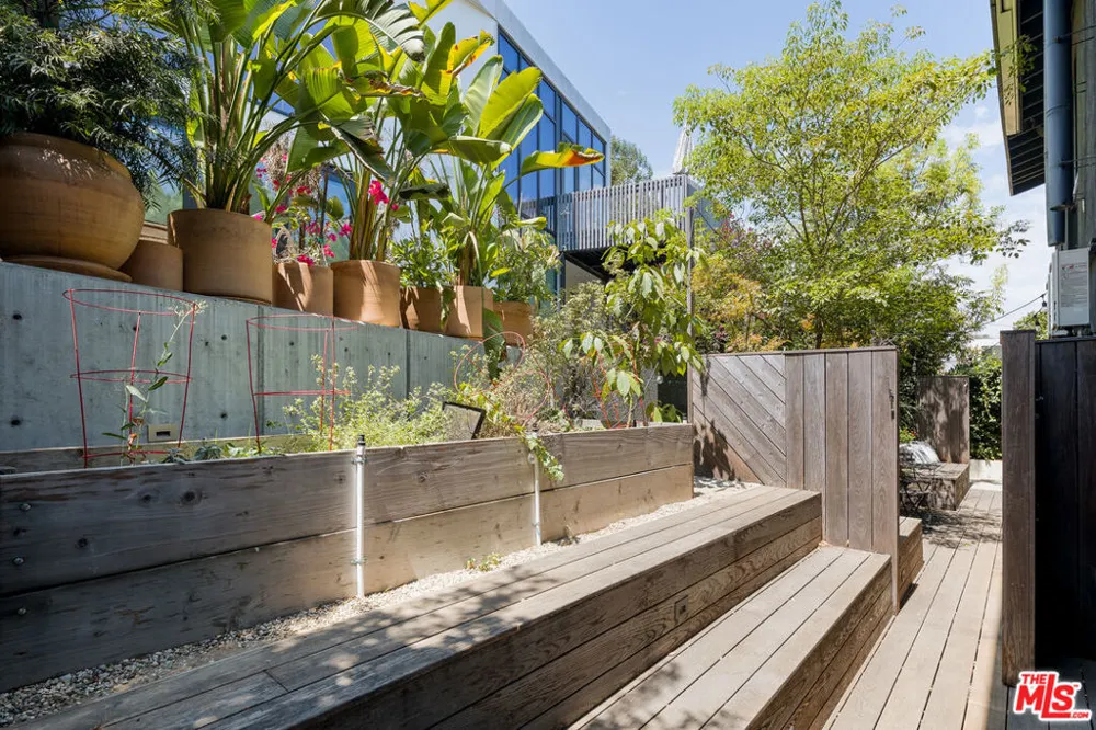 1851 Lobdell Place Los Angeles, CA 90026