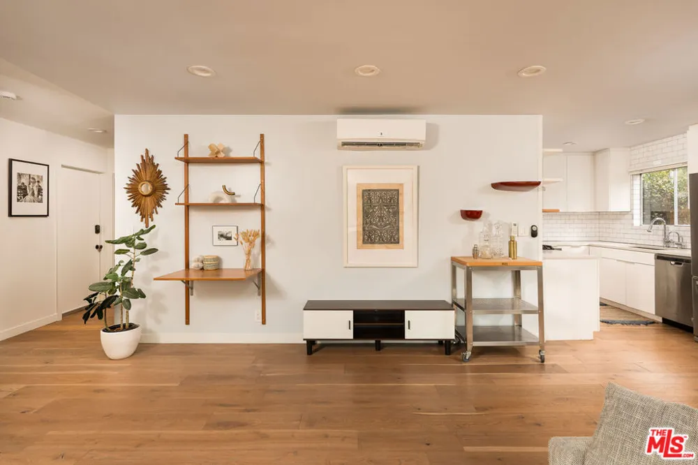 1851 Lobdell Place Los Angeles, CA 90026