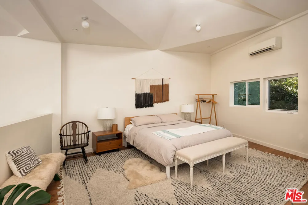 1851 Lobdell Place Los Angeles, CA 90026