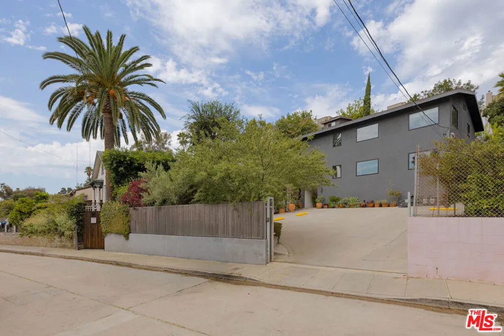 1851 Lobdell Place Los Angeles, CA 90026
