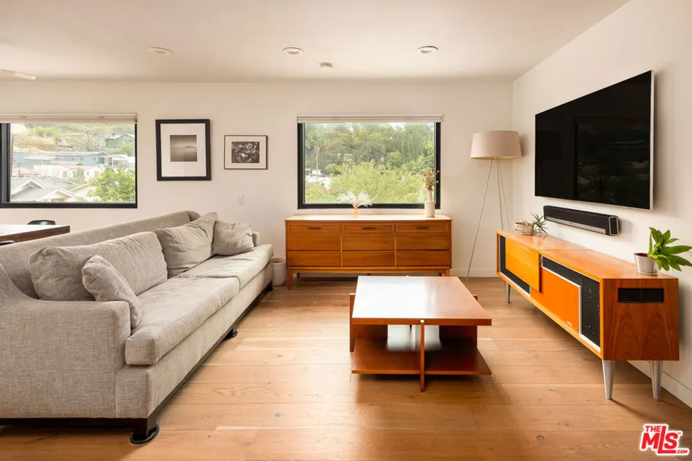 1851 Lobdell Place Los Angeles, CA 90026