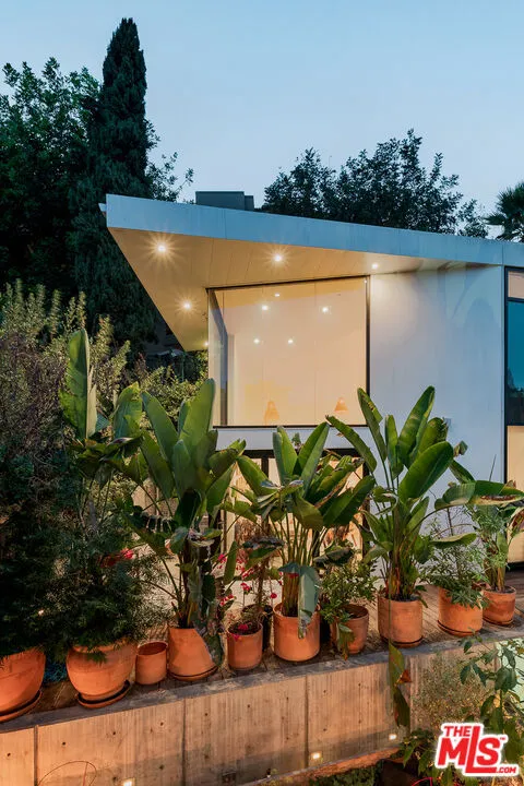 1851 Lobdell Place Los Angeles, CA 90026