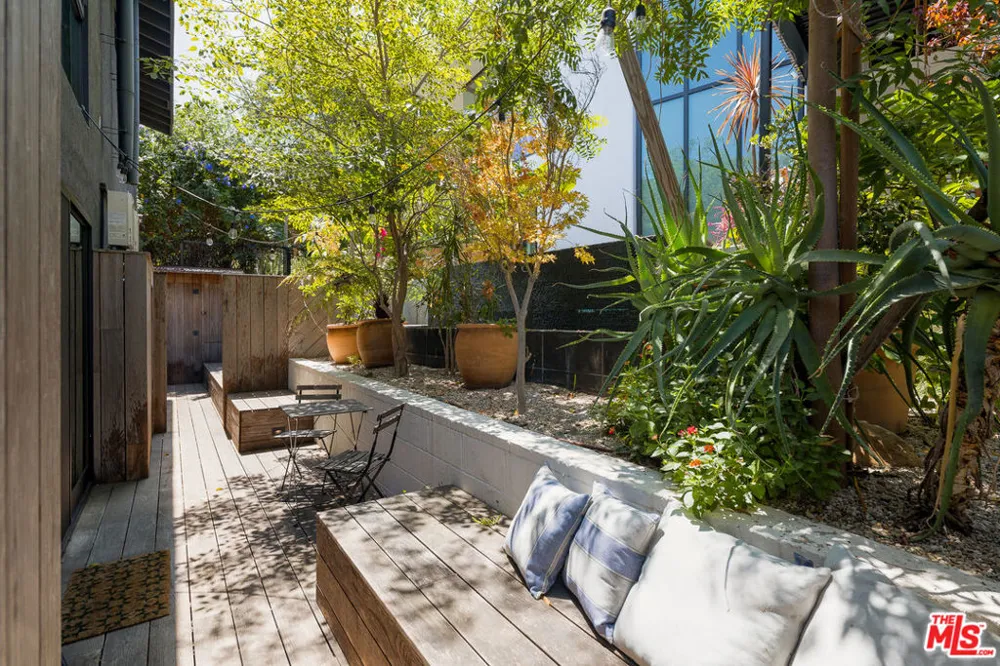 1851 Lobdell Place Los Angeles, CA 90026