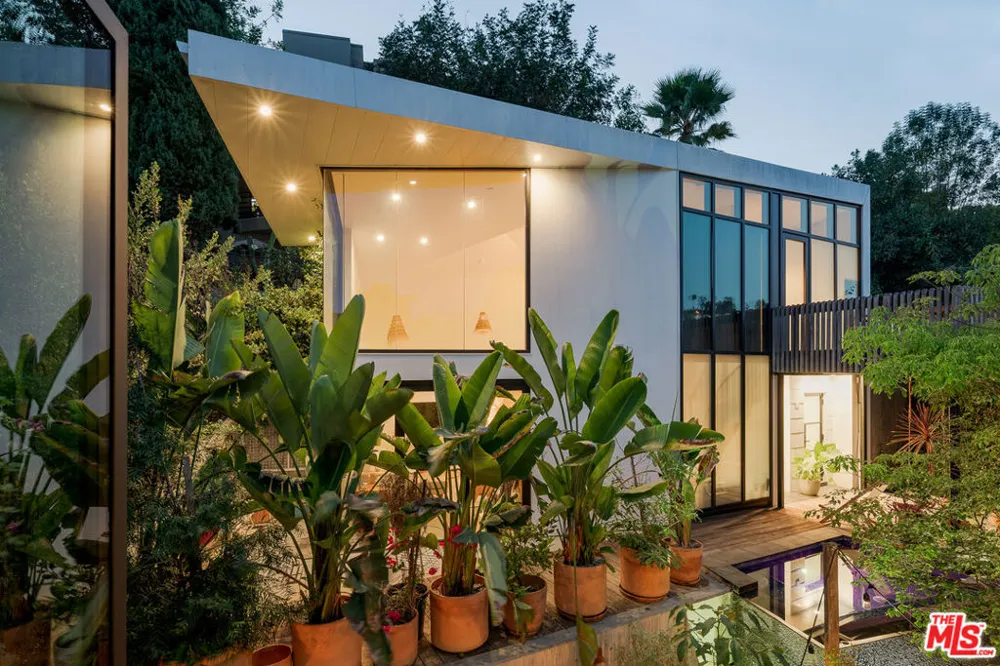 1851 Lobdell Place Los Angeles, CA 90026