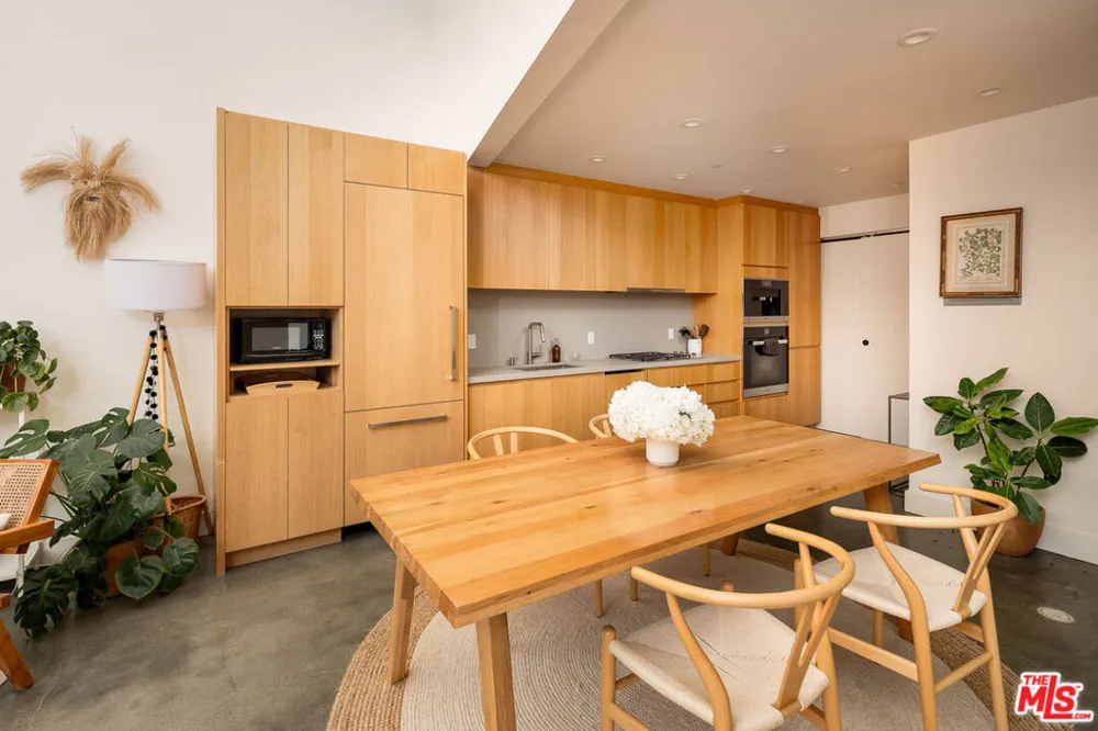 1851 Lobdell Place Los Angeles, CA 90026