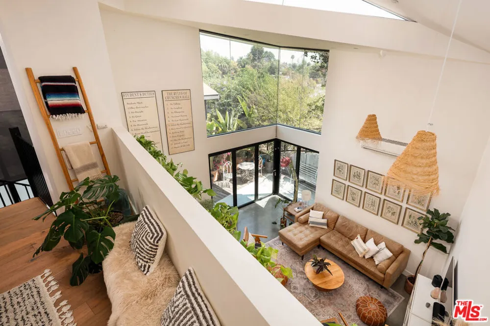 1851 Lobdell Place Los Angeles, CA 90026
