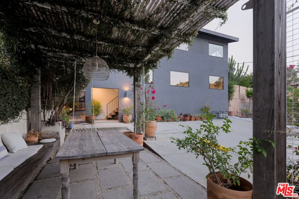 1851 Lobdell Place Los Angeles, CA 90026