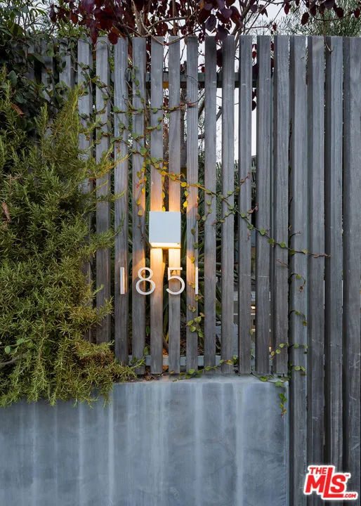 1851 Lobdell Place Los Angeles, CA 90026