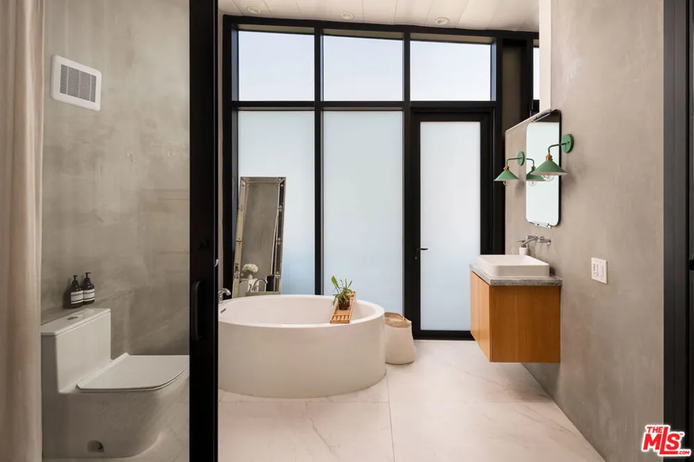 1851 Lobdell Place Los Angeles, CA 90026
