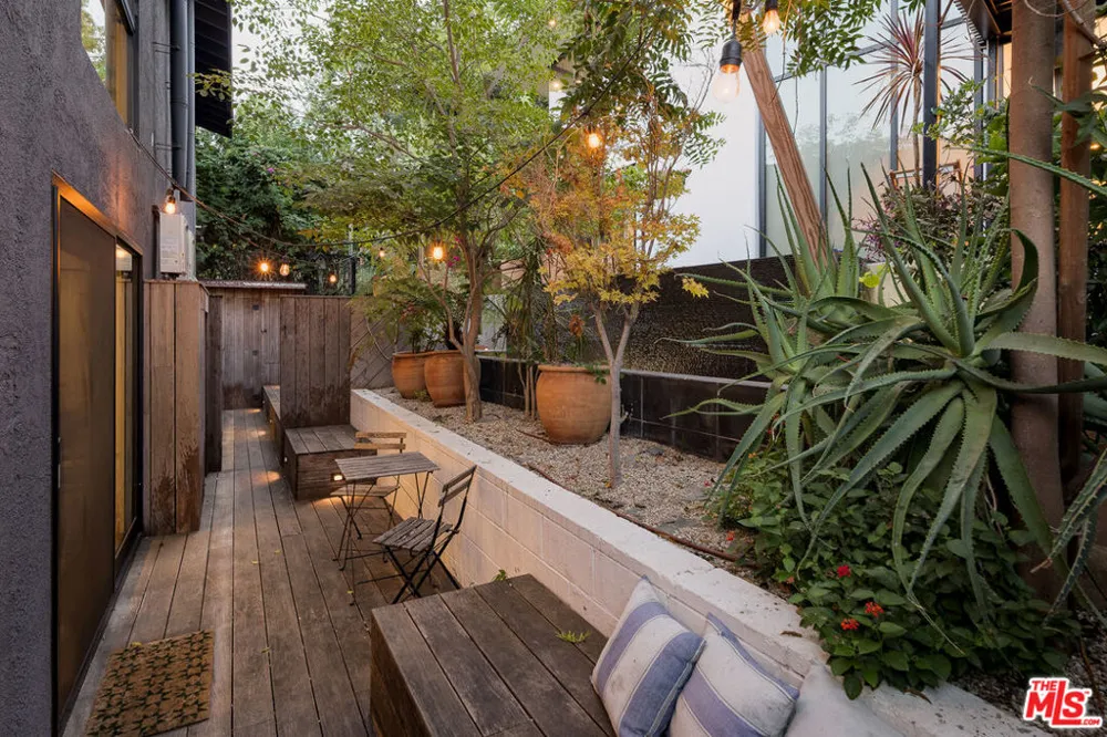 1851 Lobdell Place Los Angeles, CA 90026
