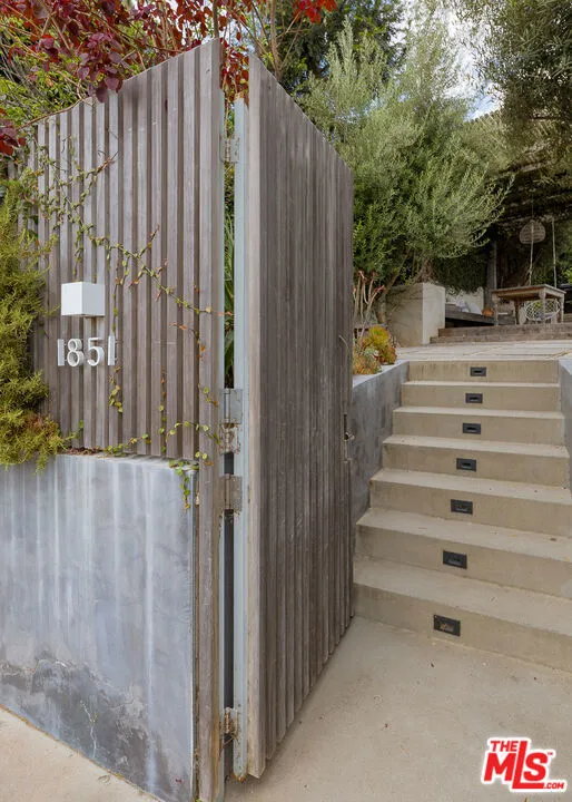 1851 Lobdell Place Los Angeles, CA 90026