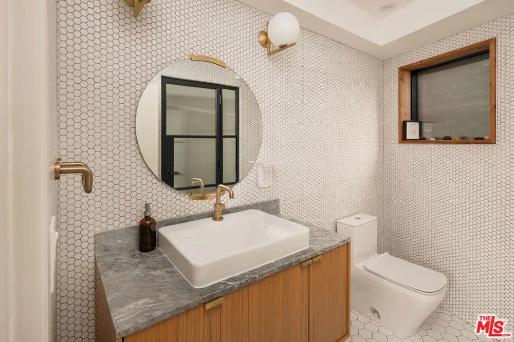 1851 Lobdell Place Los Angeles, CA 90026