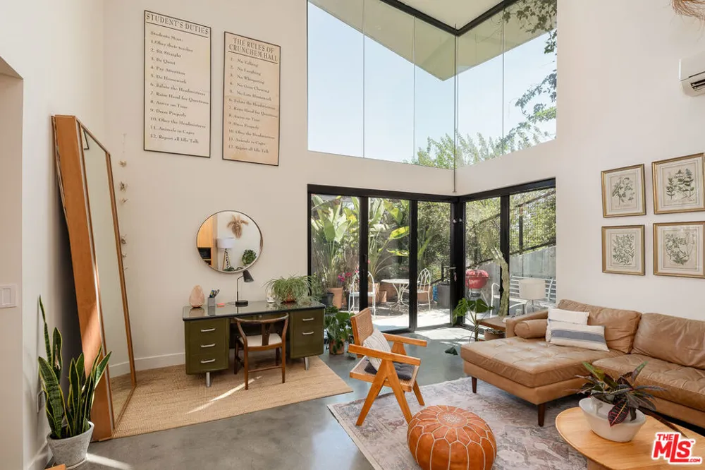 1851 Lobdell Place Los Angeles, CA 90026