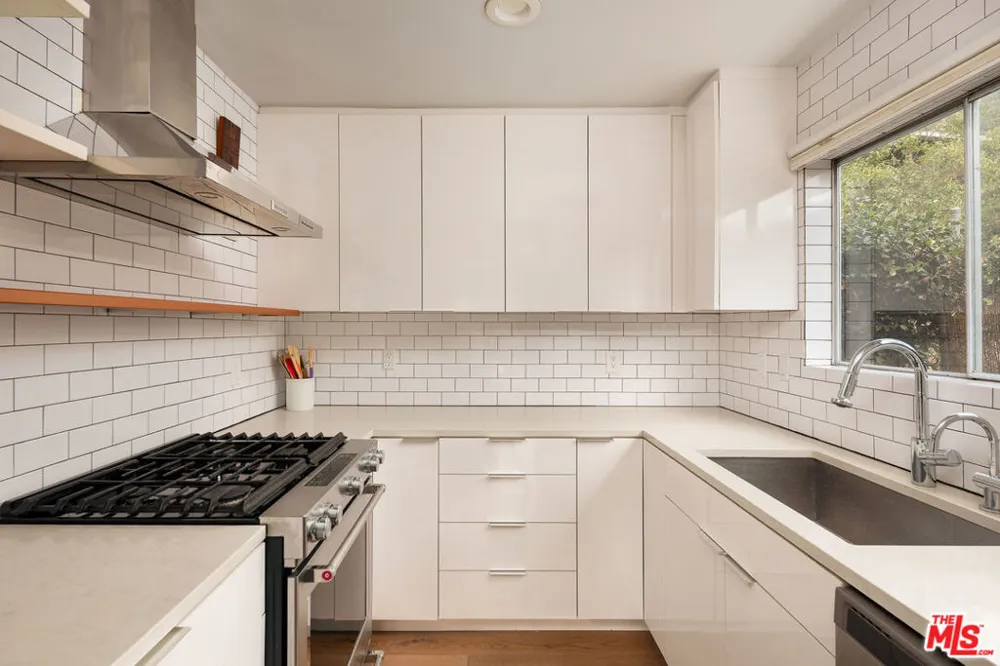 1851 Lobdell Place Los Angeles, CA 90026