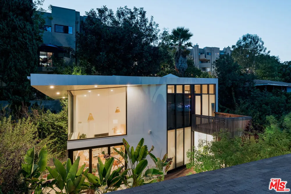 1851 Lobdell Place Los Angeles, CA 90026