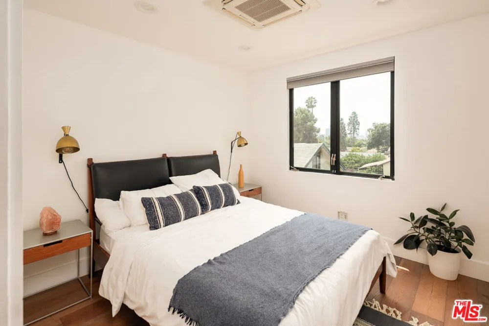 1851 Lobdell Place Los Angeles, CA 90026