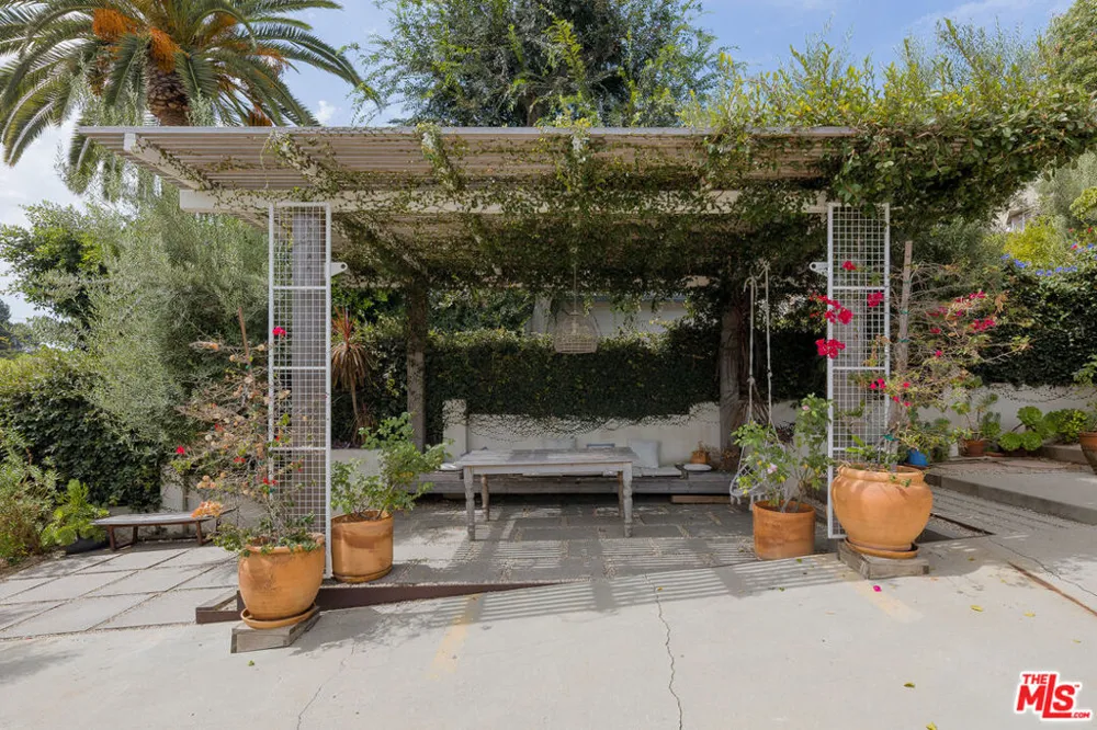 1851 Lobdell Place Los Angeles, CA 90026
