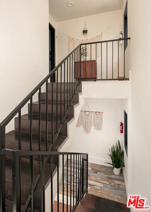 1851 Lobdell Place Los Angeles, CA 90026