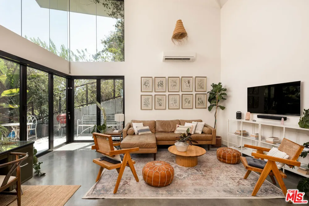 1851 Lobdell Place Los Angeles, CA 90026