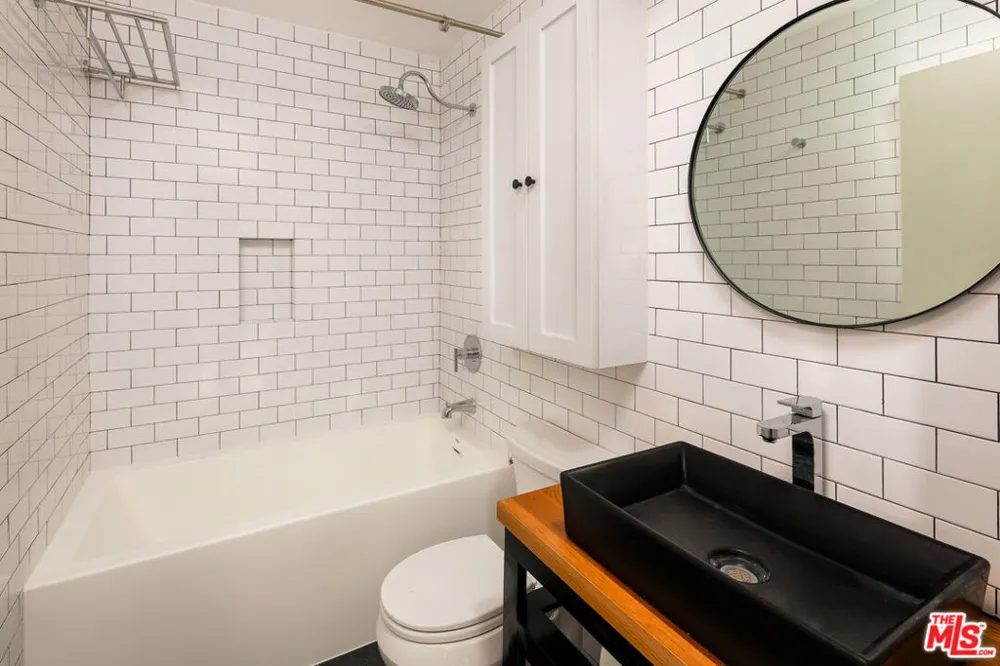 1851 Lobdell Place Los Angeles, CA 90026