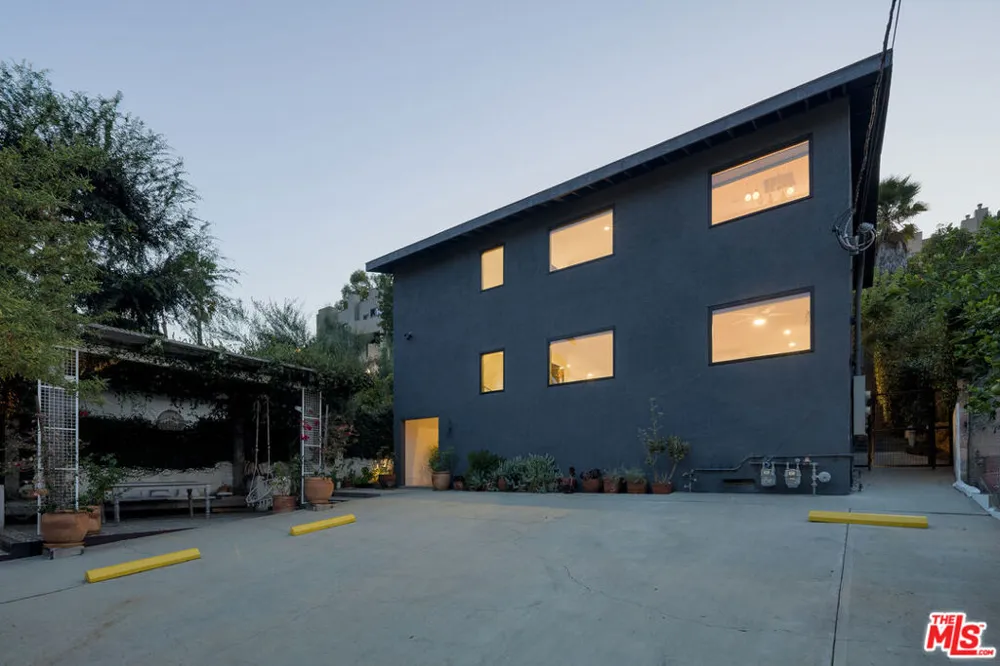 1851 Lobdell Place Los Angeles, CA 90026