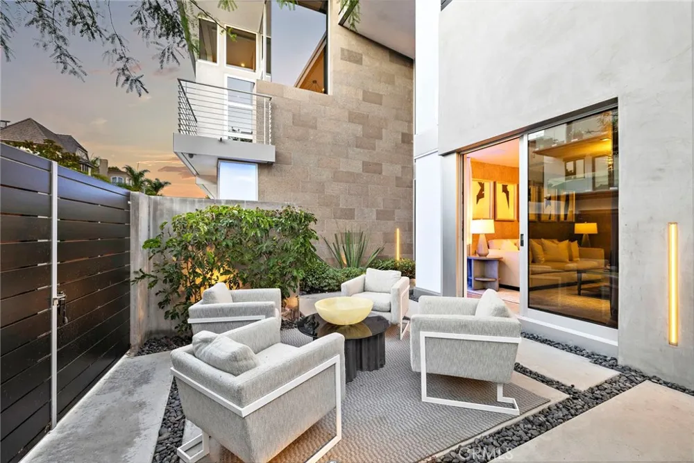 232 Hazel Corona del Mar, CA 92625