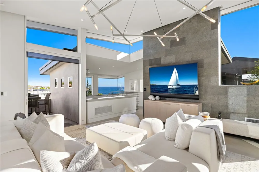 232 Hazel Corona del Mar, CA 92625