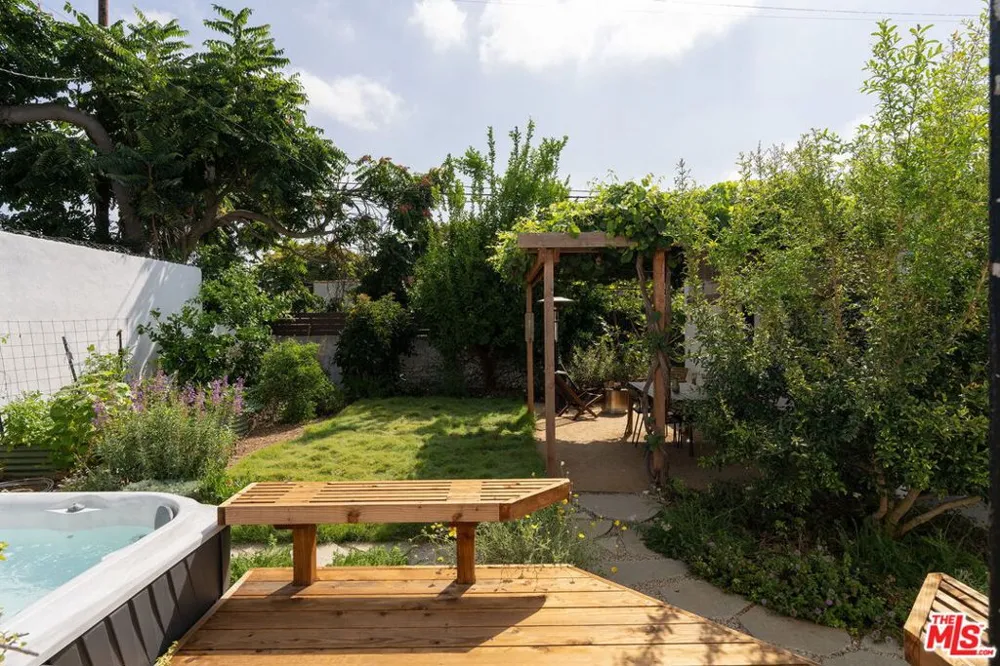 3536 West Boulevard Los Angeles, CA 90016