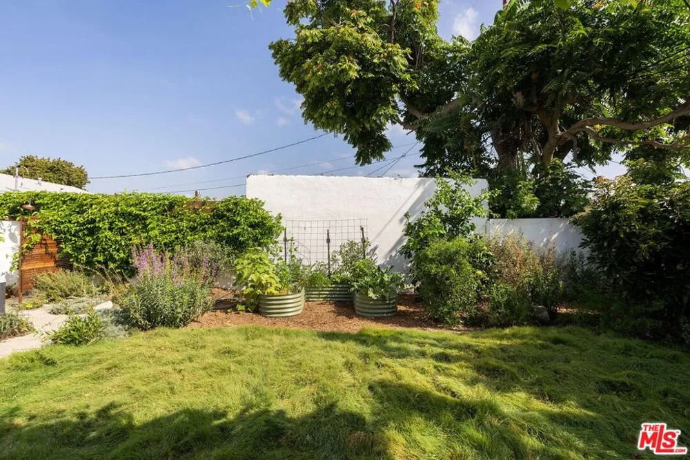3536 West Boulevard Los Angeles, CA 90016