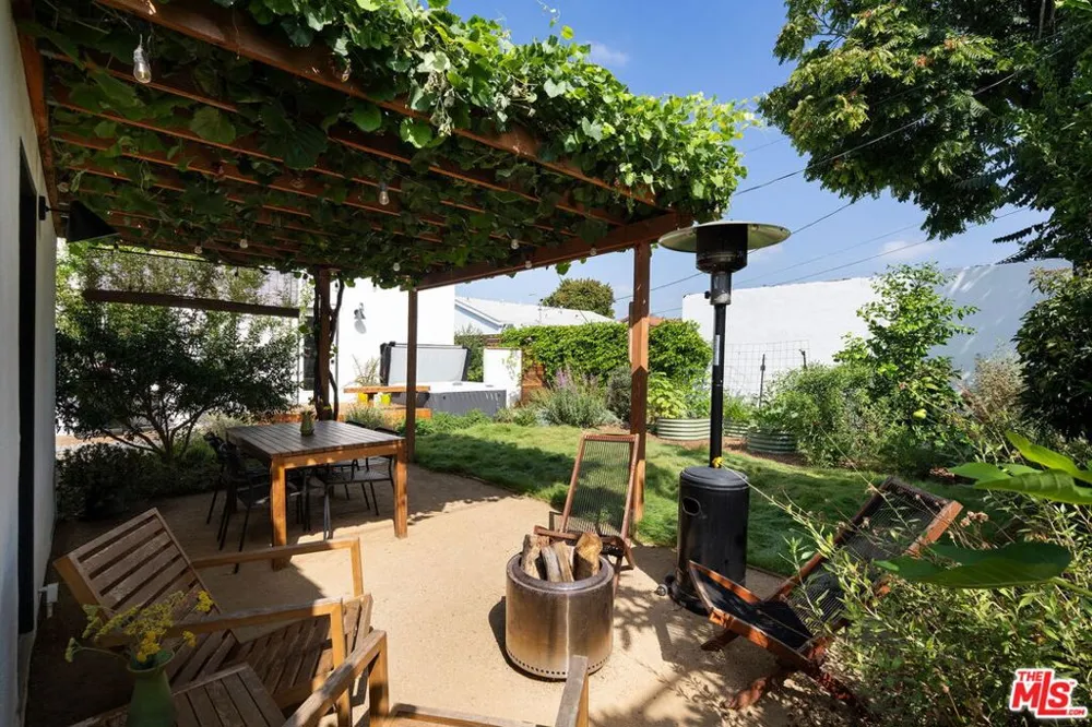 3536 West Boulevard Los Angeles, CA 90016