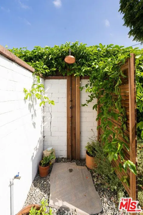 3536 West Boulevard Los Angeles, CA 90016