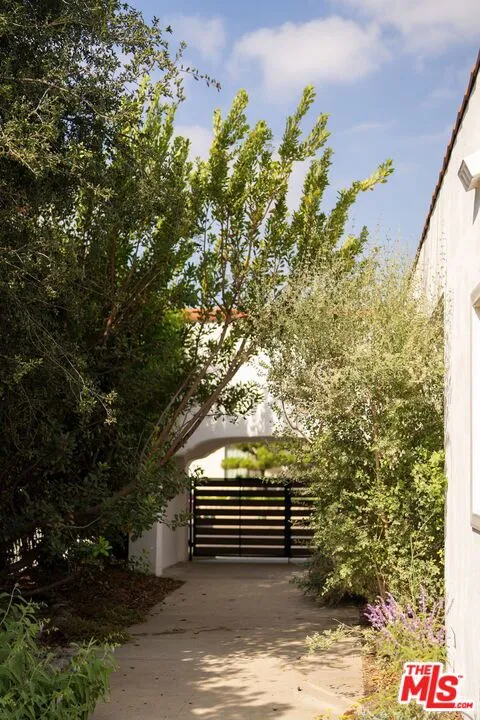 3536 West Boulevard Los Angeles, CA 90016