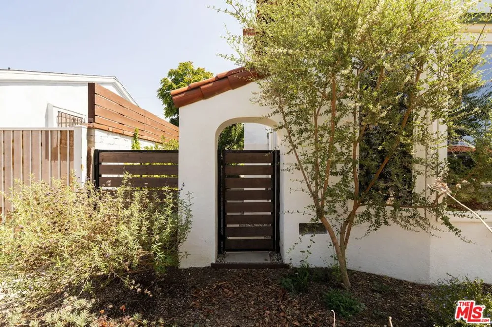 3536 West Boulevard Los Angeles, CA 90016
