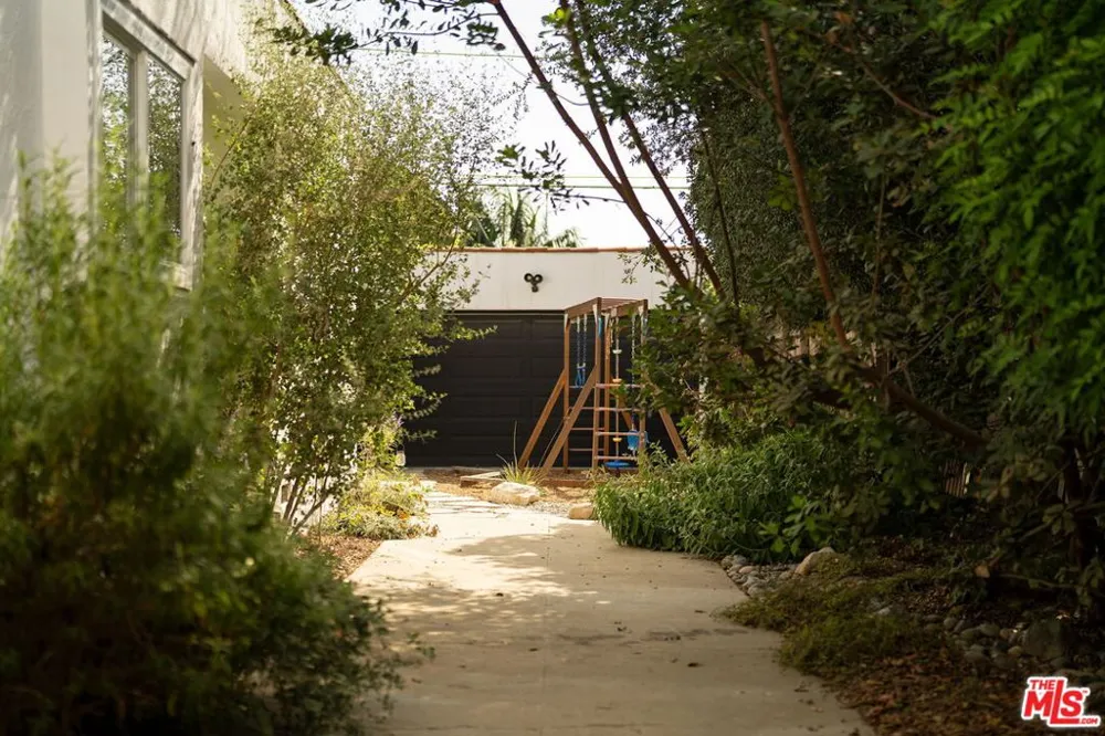 3536 West Boulevard Los Angeles, CA 90016