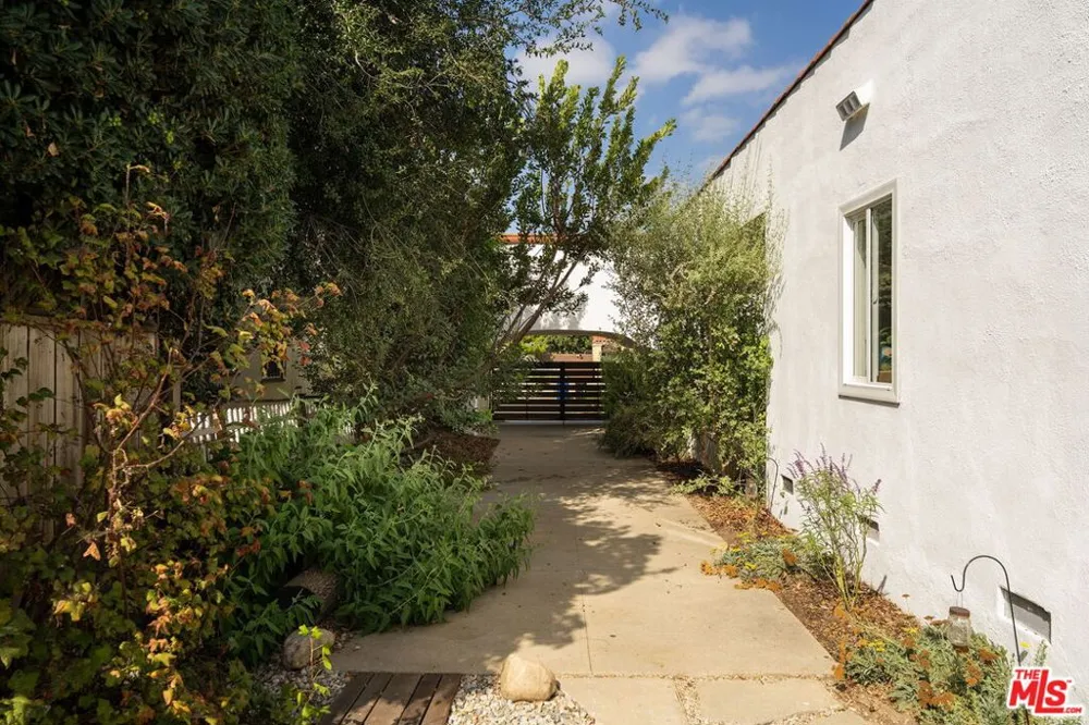 3536 West Boulevard Los Angeles, CA 90016