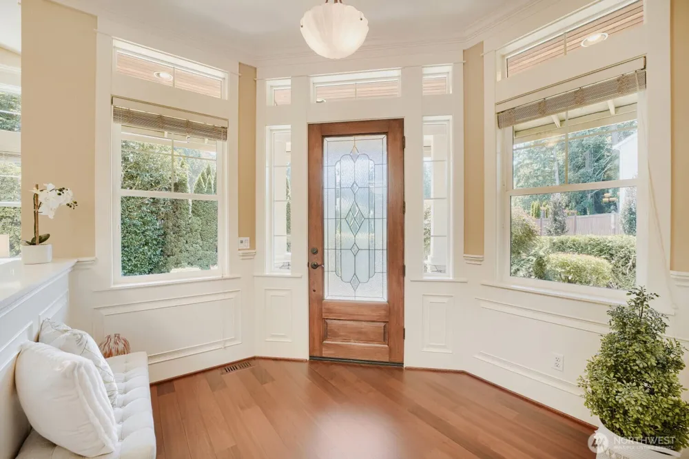 13042 NE 8th Street Bellevue, WA 98005