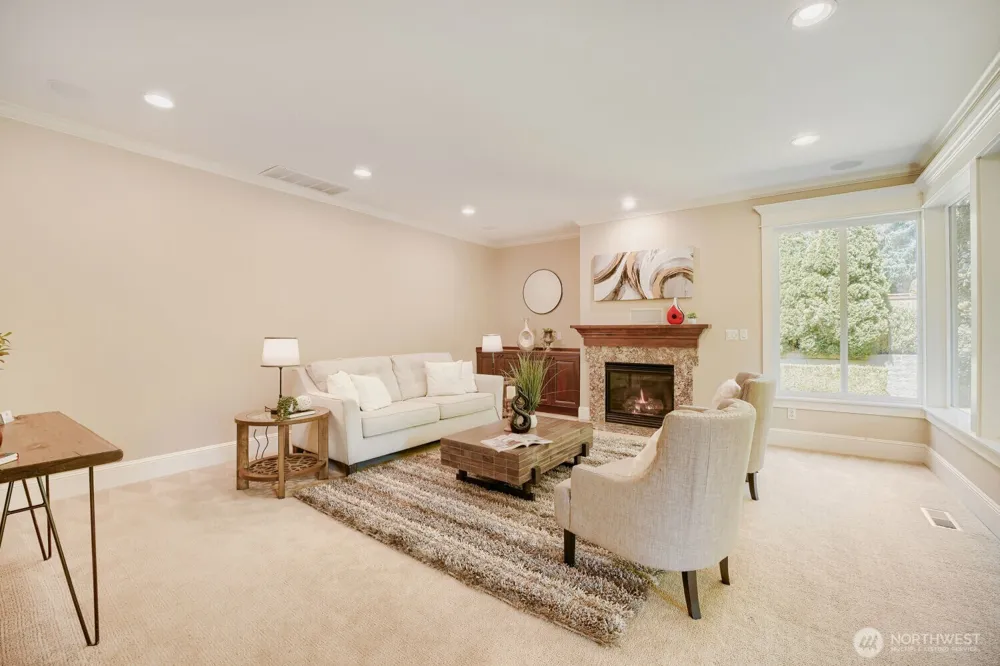 13042 NE 8th Street Bellevue, WA 98005