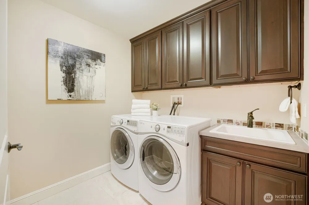 13042 NE 8th Street Bellevue, WA 98005