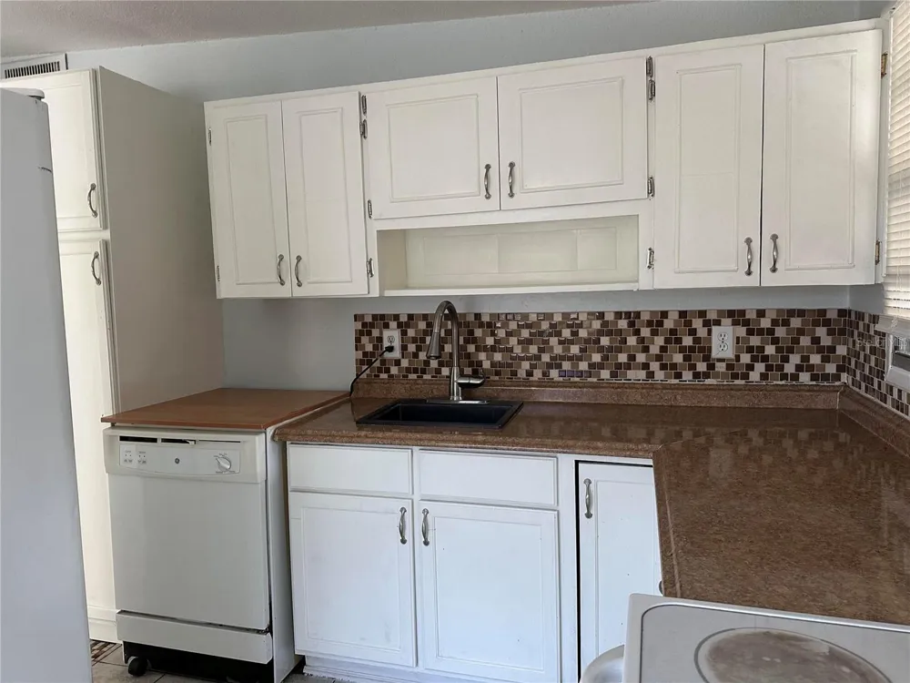 9571 83RD STREET Seminole, FL 33777