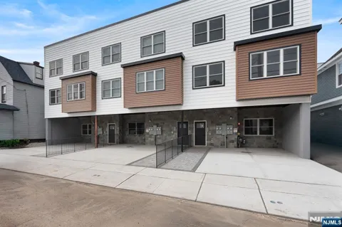 645 10th Street 1