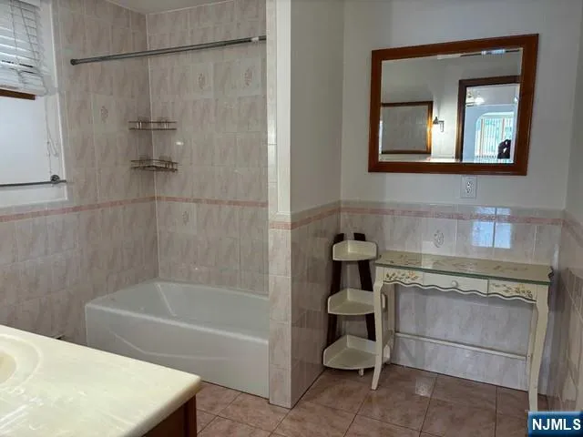 703 Teneyck Avenue 1 Lyndhurst, NJ 07071