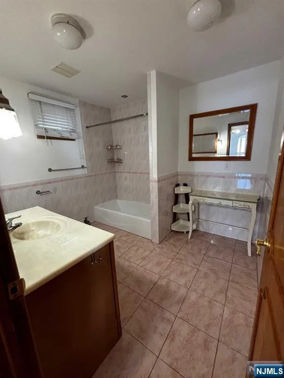 703 Teneyck Avenue 1 Lyndhurst, NJ 07071
