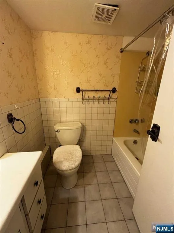 703 Teneyck Avenue 1 Lyndhurst, NJ 07071