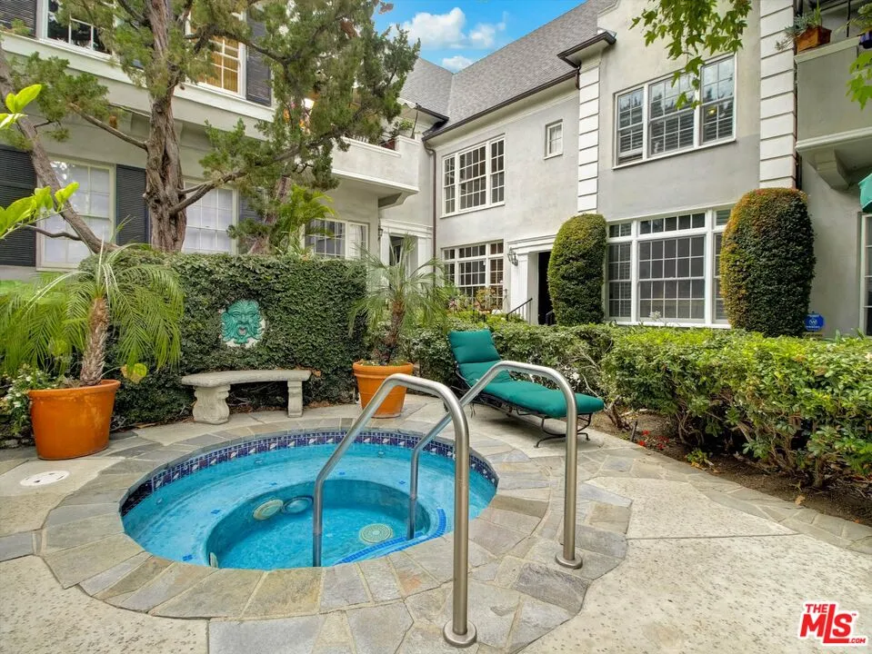 1327 Hayworth Avenue West Hollywood, CA 90046