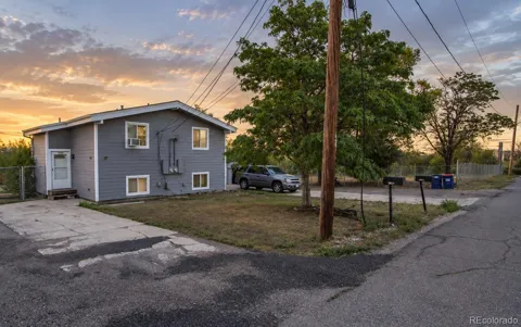 2581 W 66th Place