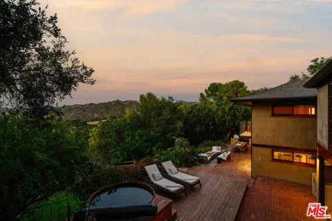 21071 Waveview Drive