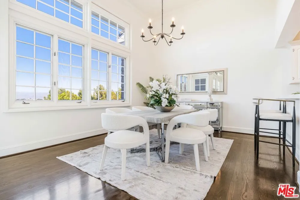 2204 The Terrace Los Angeles, CA 90049