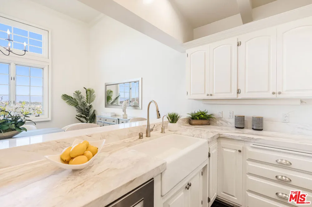2204 The Terrace Los Angeles, CA 90049